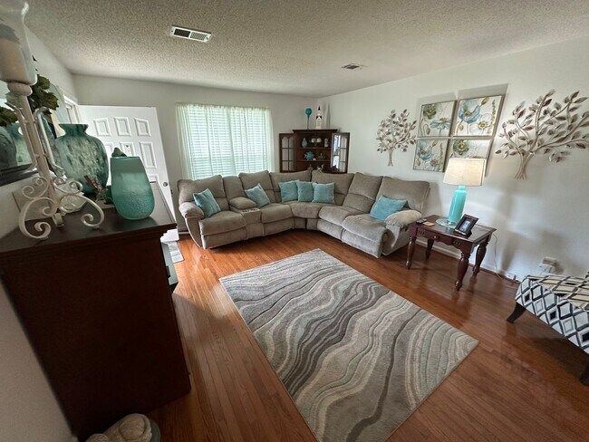 Building Photo - FULLY FURNISHED, SINGLE-FAMILY HOME IN NOR...