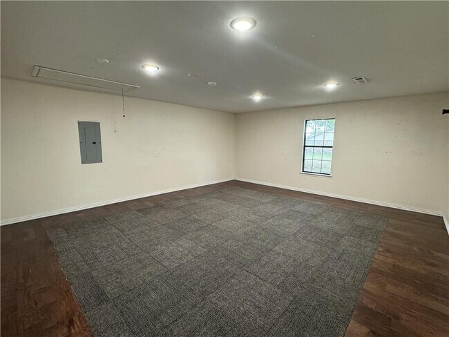 Building Photo - 590 Duckworth St