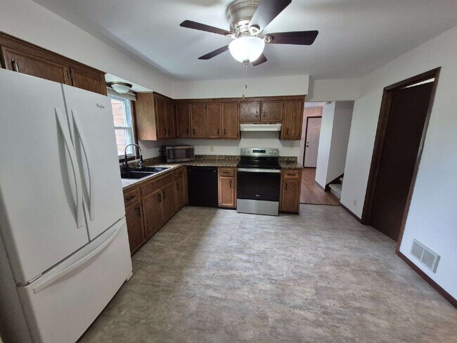 Building Photo - 21225 Mary Lynn Dr