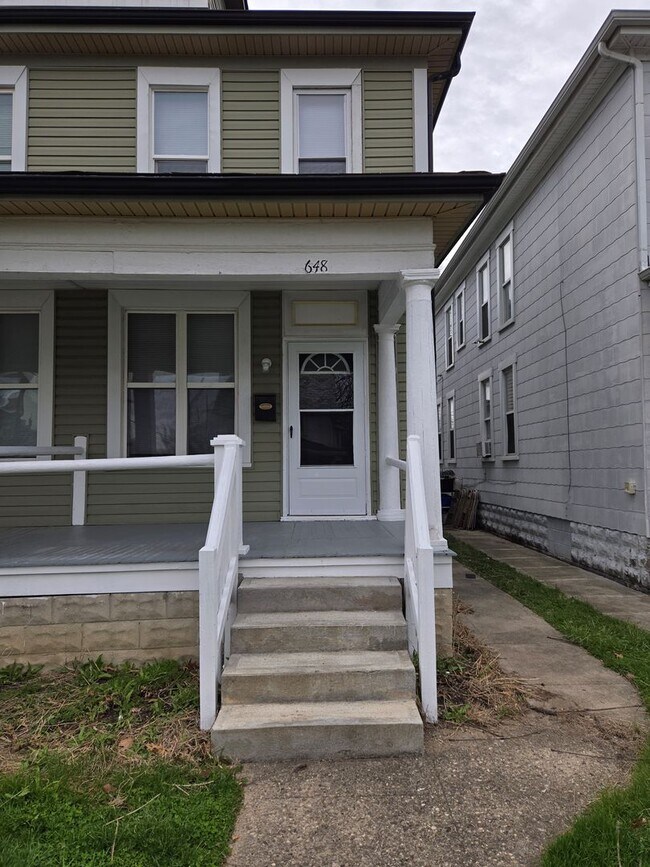 Building Photo - 648 Carpenter St