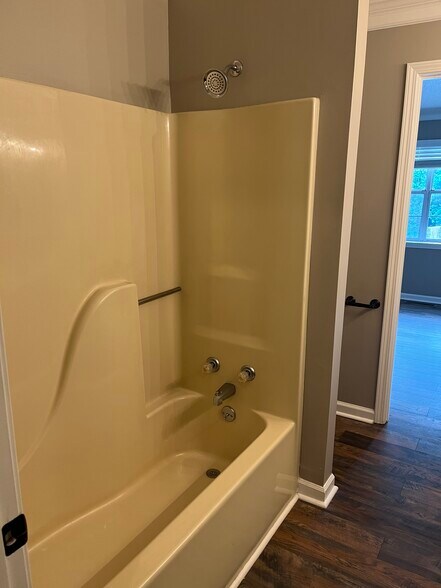 Building Photo - 445 Brackinhouse Pl