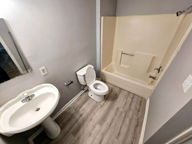 Building Photo - 2485 Michelle Dr