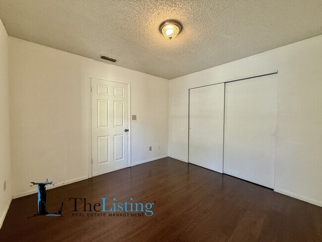 Building Photo - 8724 Mallard Reserve Dr