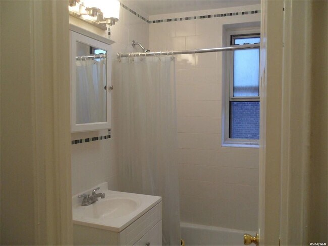 Building Photo - 134-39 Blossom Ave