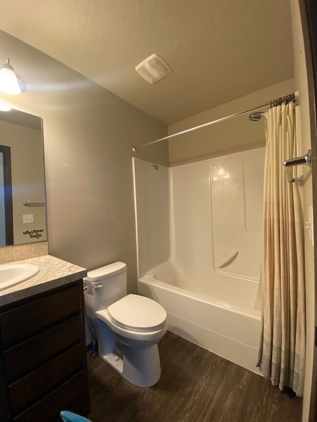 Building Photo - 4 bedrooms 3 baths-Mead School District Ho...