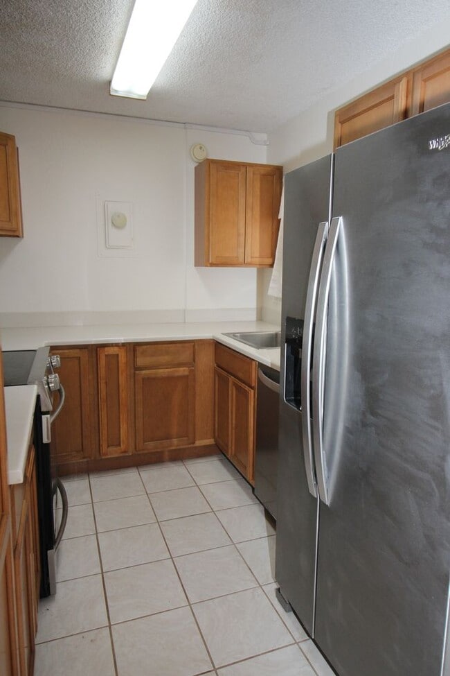 Building Photo - 3 bedroom - 2 bath - with 2 PARKING STALLS!