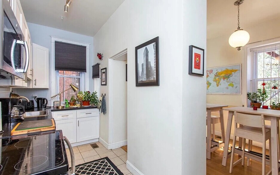 Building Photo - 922 S 49th St