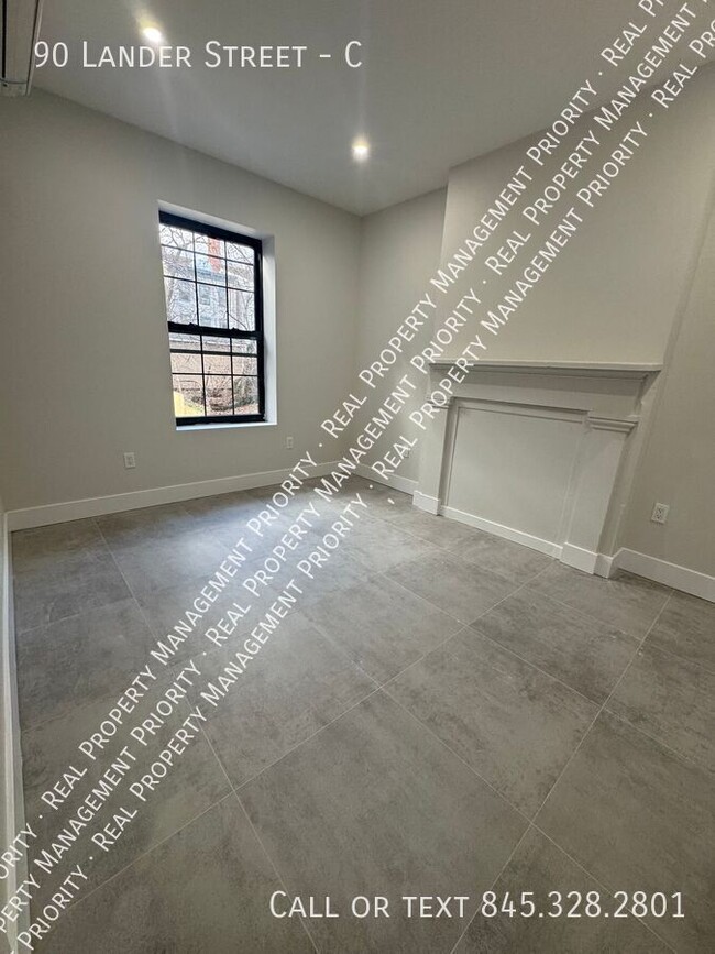 Building Photo - Newly Updated 2 Bedroom Apt C