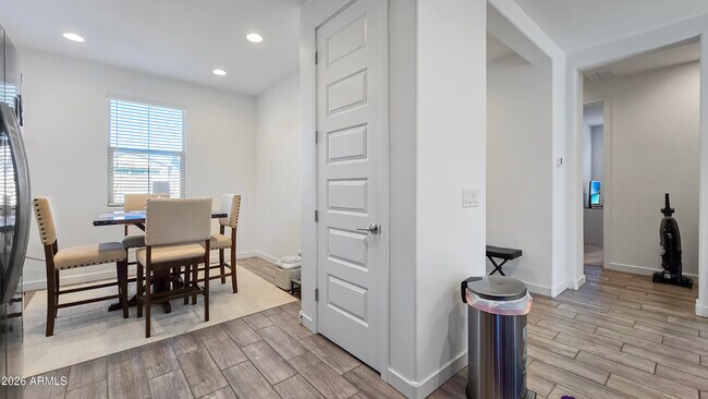 Building Photo - 16839 W Evergreen Rd