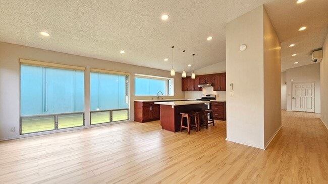 Building Photo - Waipio Gentry - beautifully renovated 3 be...