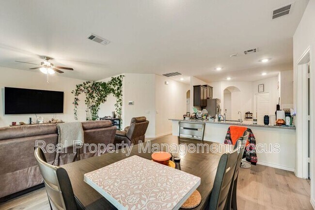 Building Photo - 7205 Bledington Ln