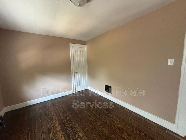 Building Photo - 229 Bellaire Ave
