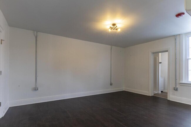 Building Photo - 713 Locust St