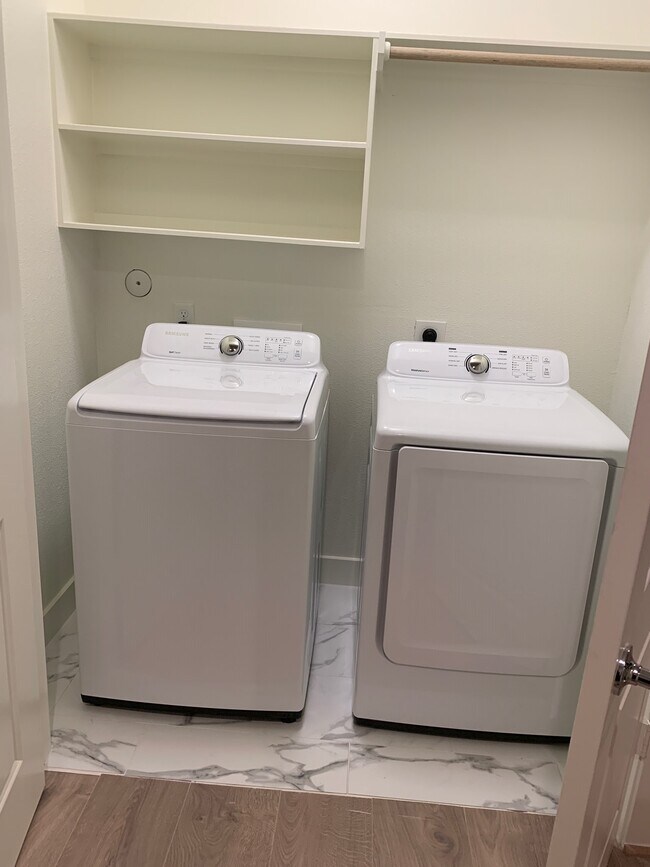 Building Photo - 1106 Fuschia Rd