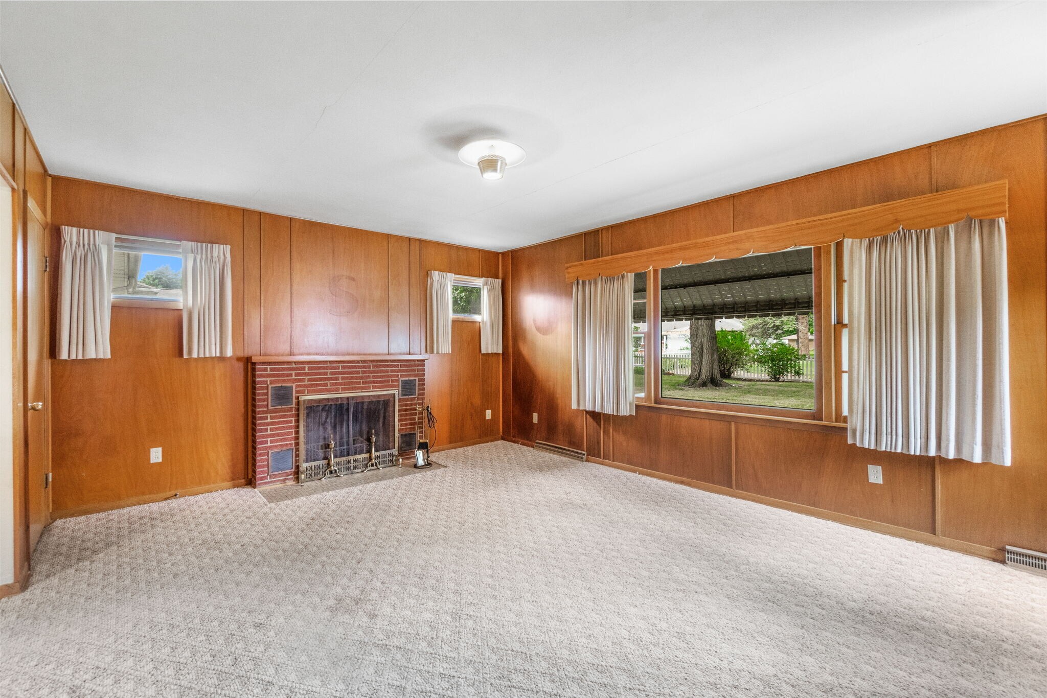 Building Photo - 1238 S Hill Dr