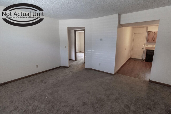 Building Photo - 420 NE Park Ln