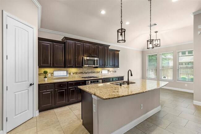 Building Photo - 28647 Maple Red Dr