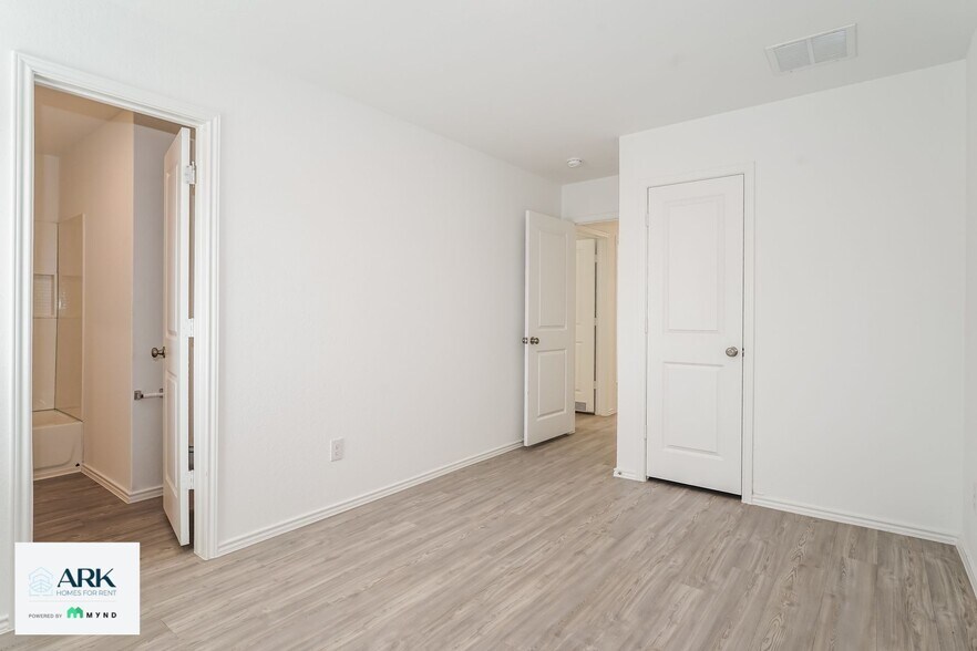 Building Photo - 8171 Nube Medina
