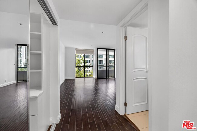 Building Photo - 10660 Wilshire Blvd