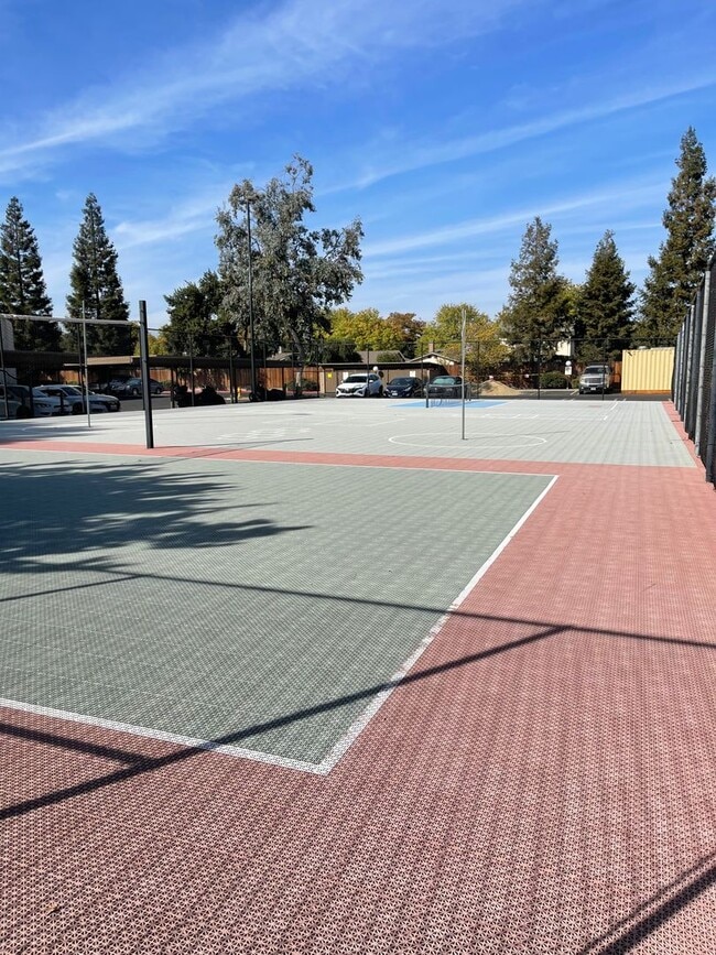 Building Photo - Condo in the most desired gated community ...