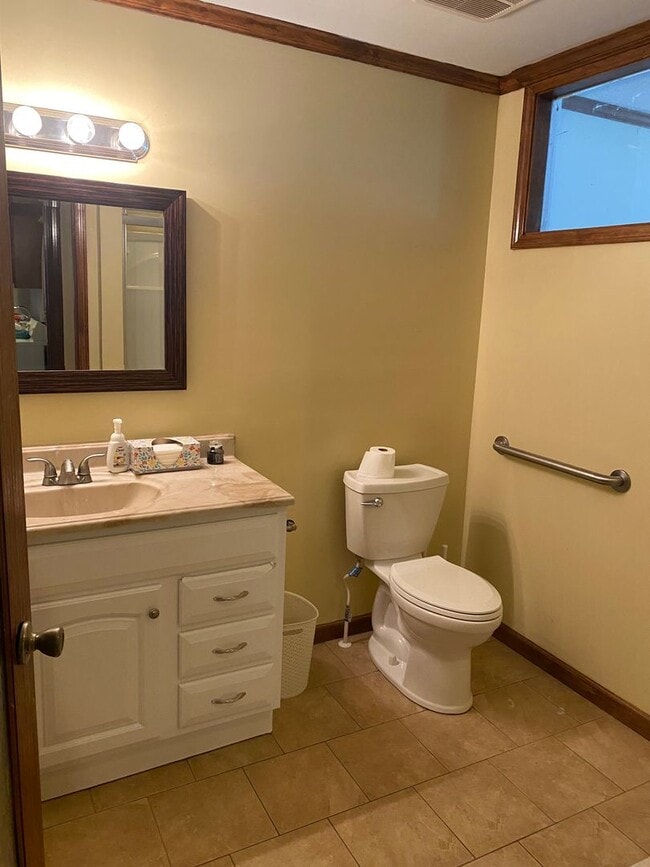 Building Photo - 3 Bedroom 3 Bath Brick Ranch