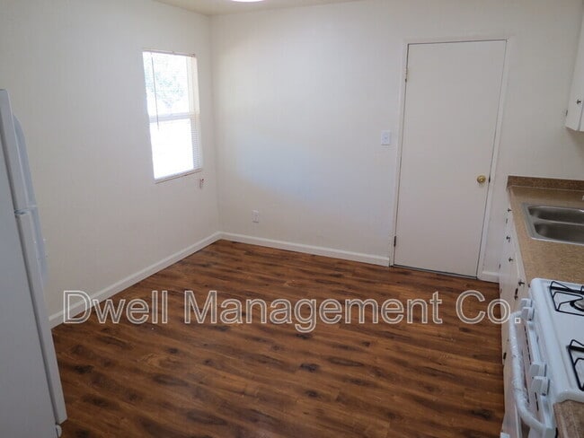 Building Photo - 1420 Diamond Ln