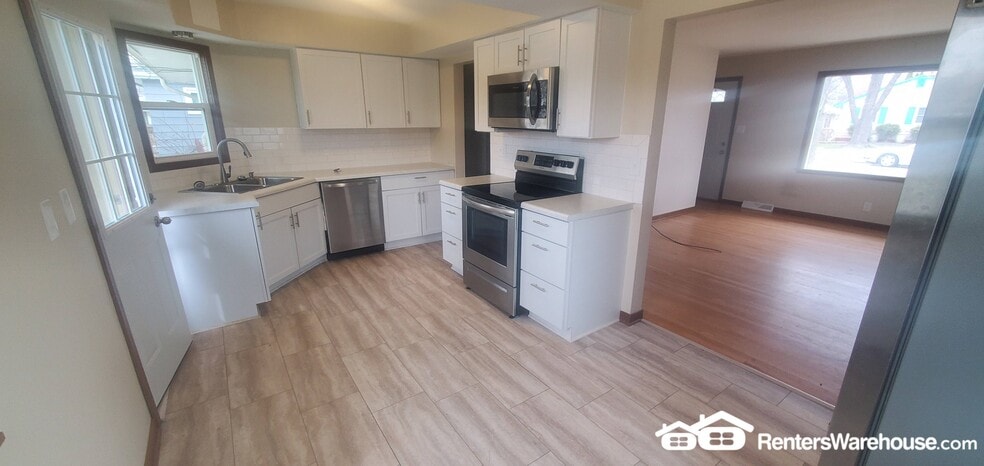 Building Photo - 10525 W Custer Ave