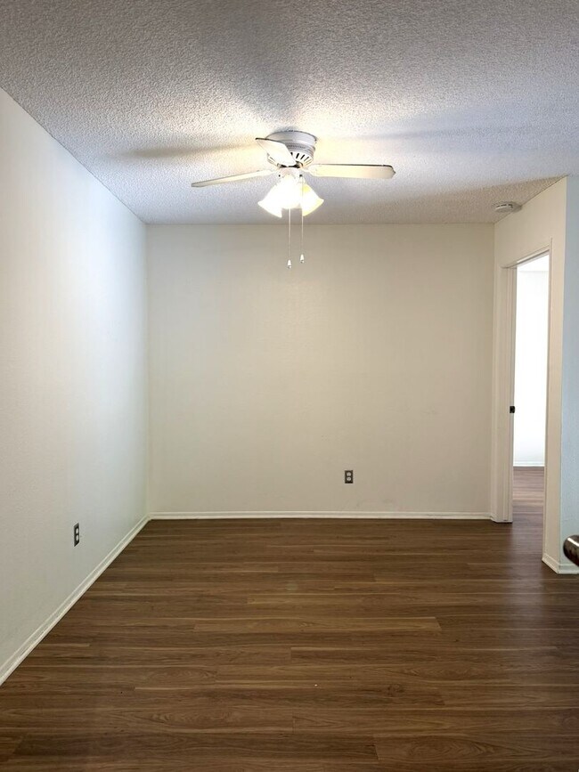 Building Photo - Luxury Living at The Estates Condominium Complex – 2 Bedroom, 2 Bathroom