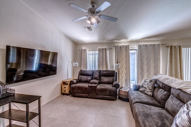 Building Photo - 10407 N Fair Desert Dr