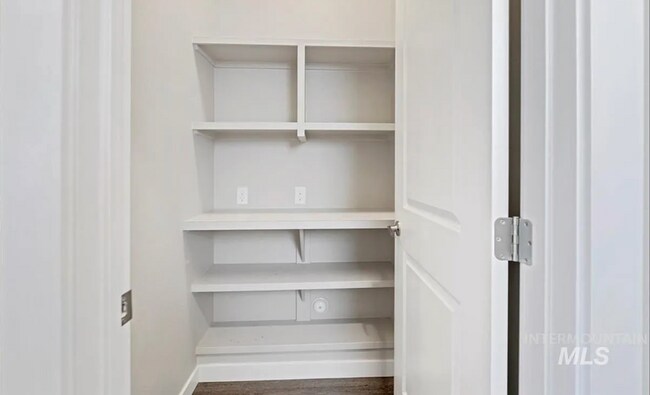 Building Photo - Stunning 4-Bedroom Home with Privacy & Low-Maintenance Living in Verado