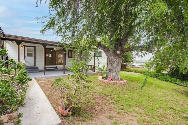 Building Photo - Charming Fully Remodeled 3-Bedroom Home in...