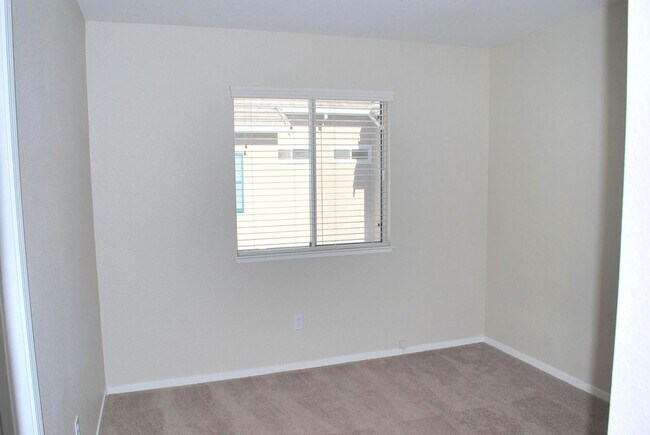 Building Photo - Sharp & Contemporary Townhouse in Beautiful Danville!