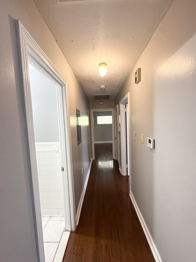 Building Photo - 1523 Canterbury Rd