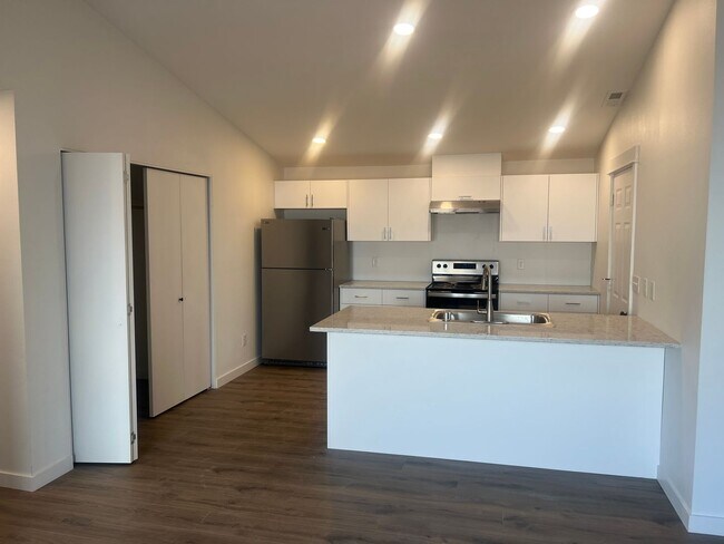 Building Photo - 724 SE 135th Ct
