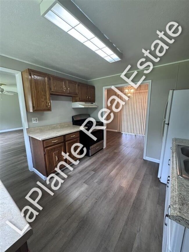 Building Photo - Cute Home on Large Lot for Rent