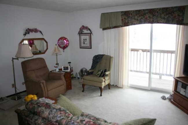 Living Area - Contree Manoir Apartments