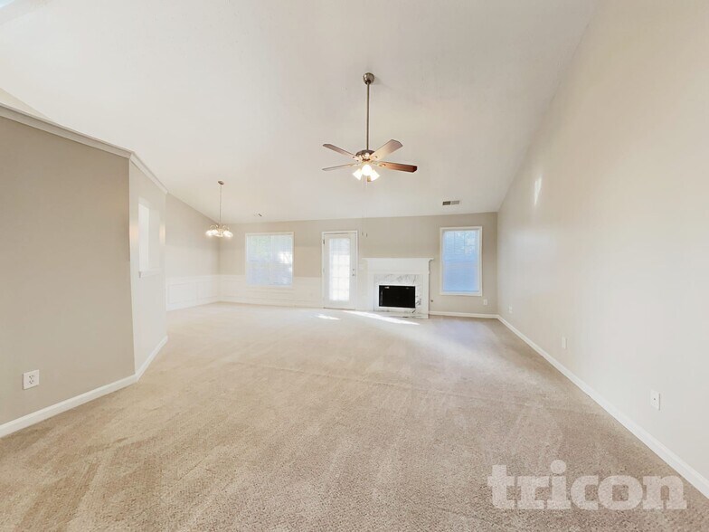 Building Photo - 2143 Oakland Farm Dr