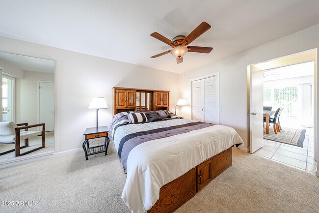 Building Photo - 10827 W Santa Fe Dr