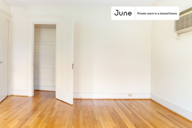 Building Photo - Private bedroom in 7 bed/4 bath Home