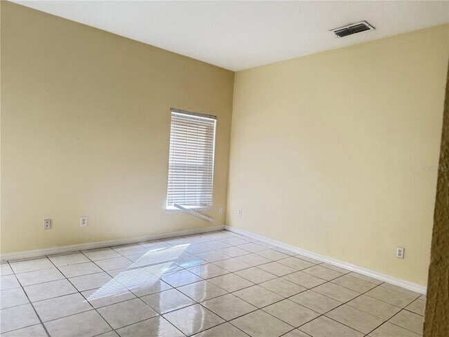 Building Photo - 2109 Woodsedge Dr