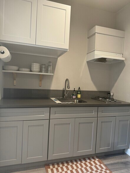 Building Photo - 5827 Rose Ave