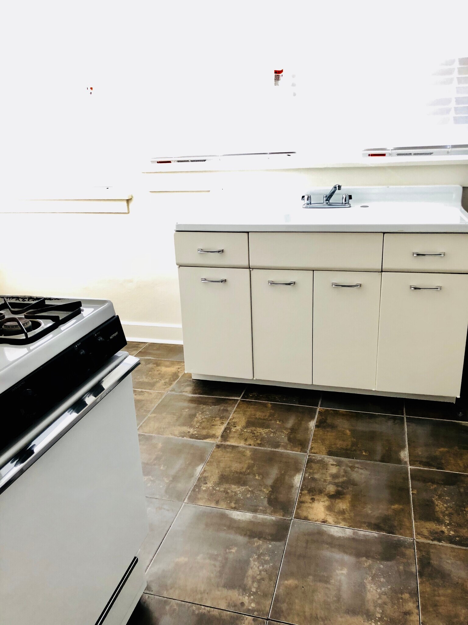 Tiled kitchen floor - 1134 N Gardner St