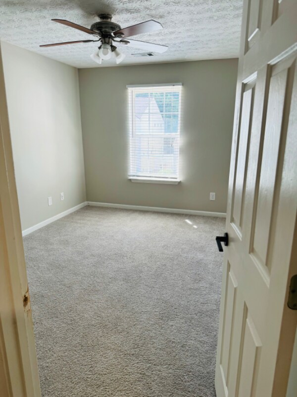 Building Photo - 208 Oak Grove Way