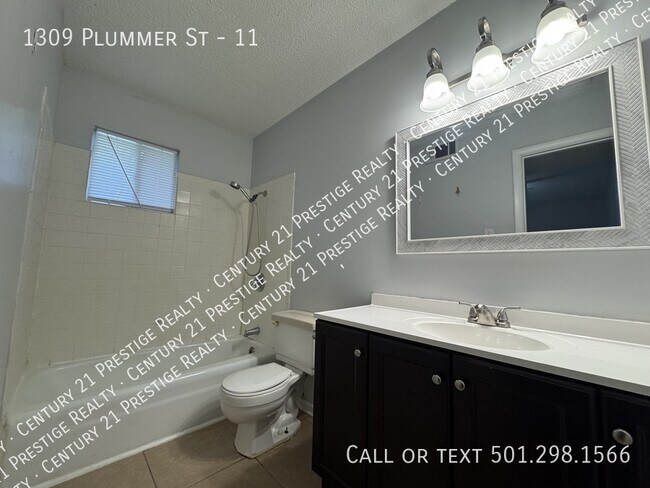 Building Photo - 1309 Plummer St
