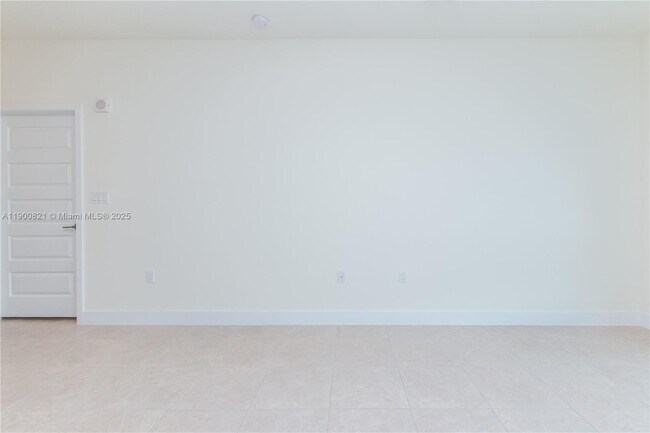 Building Photo - 4640 NW 84th Ave