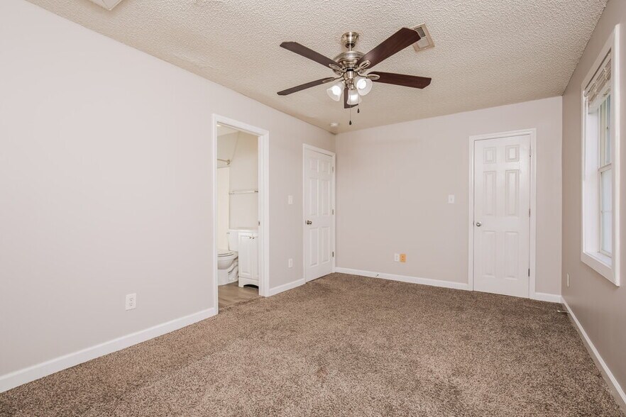Building Photo - 101 Mayfair Ct