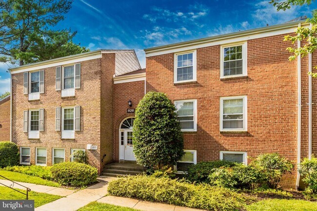Building Photo - 826 Quince Orchard Blvd