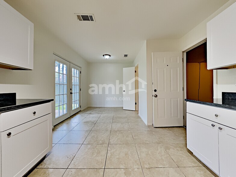 Building Photo - 2738 Springstone Dr
