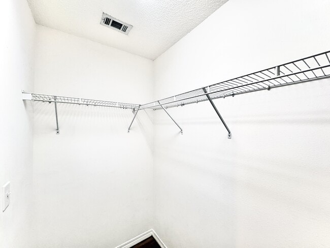 Building Photo - 4797 Old Mill Ct