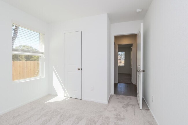 Building Photo - 16002 Tallis Dr